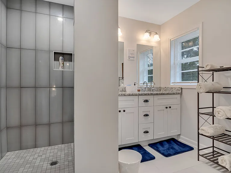 1296 Diamond Ave SE — Photo 3