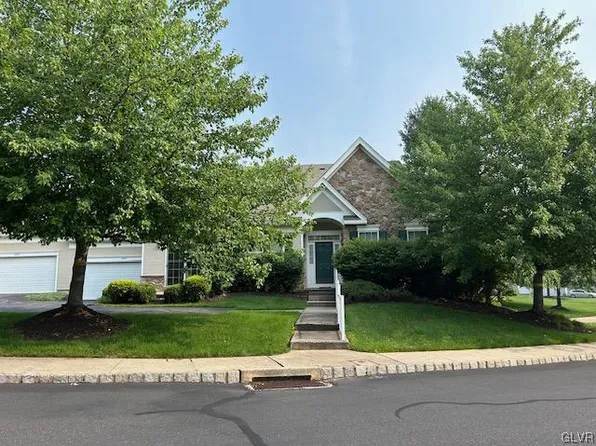 1844 Caryn Dr, Hellertown, PA 18055