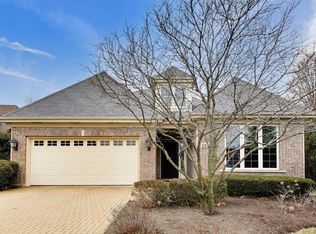 1N598 Golf View Ln, Winfield, IL 60190
