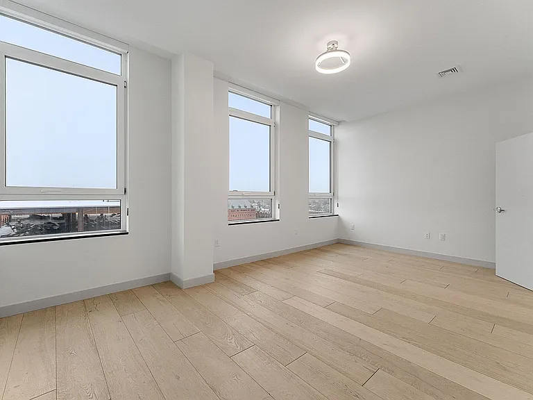 Bank Street Apartments at Burlington Square — Photo 65