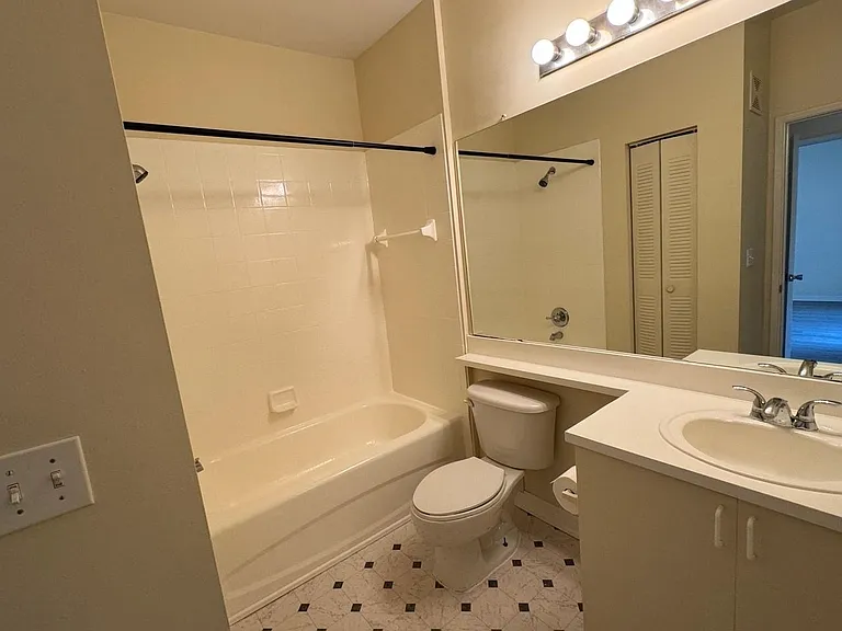 605 Fairway Dr #305 — Photo 6