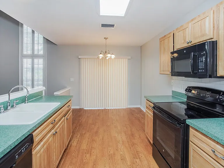 17703 Parkway Green Ln — Photo 6