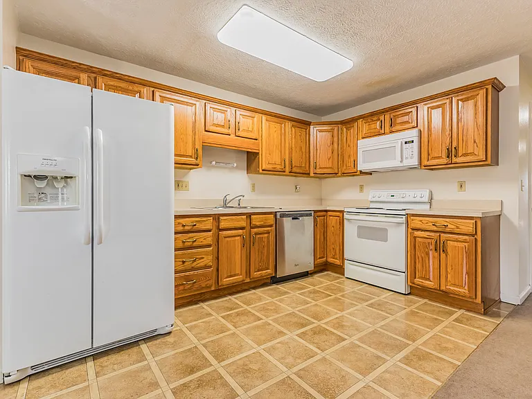 1620 W Jackson St — Photo 6