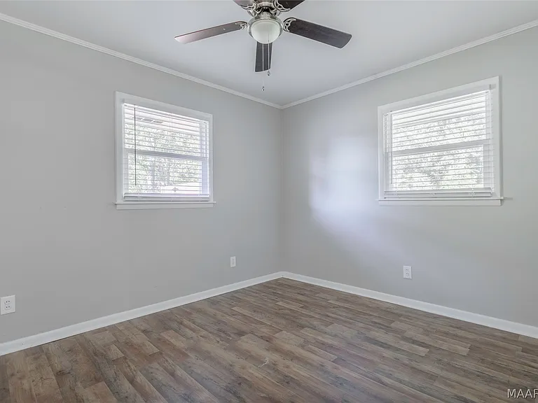 221 Moncrief St — Photo 18