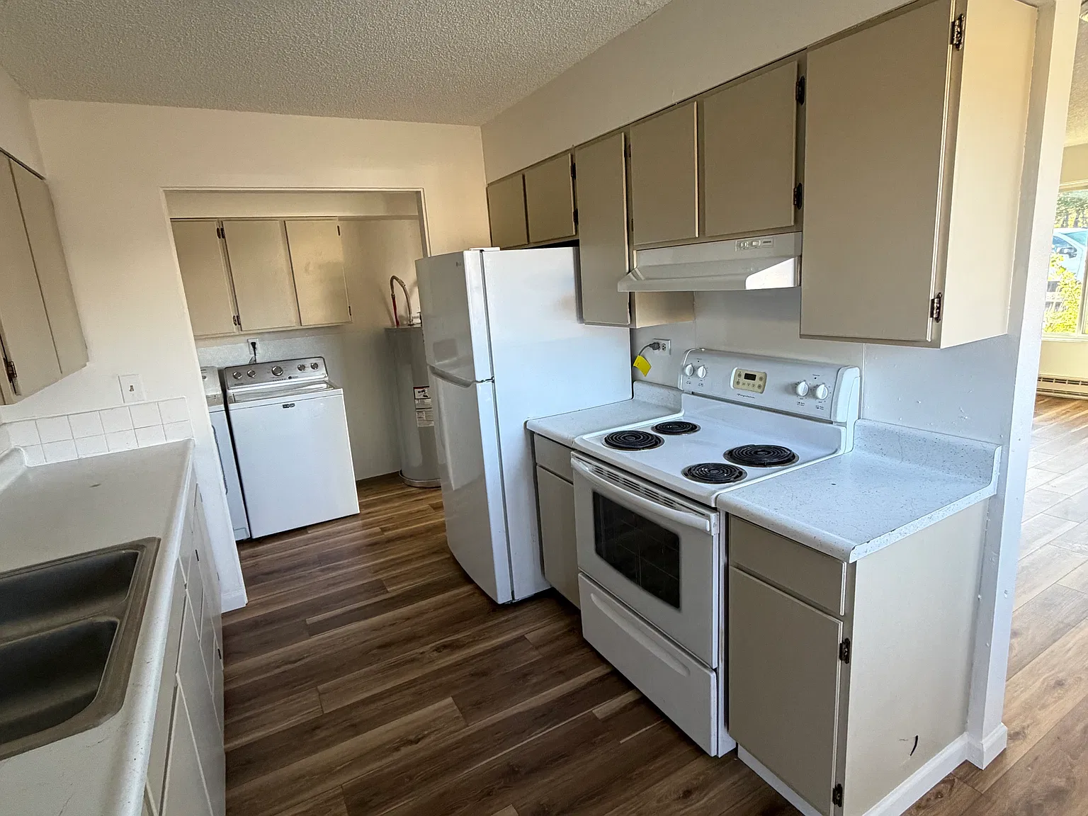 2 bed, $1,100 — Photo 2