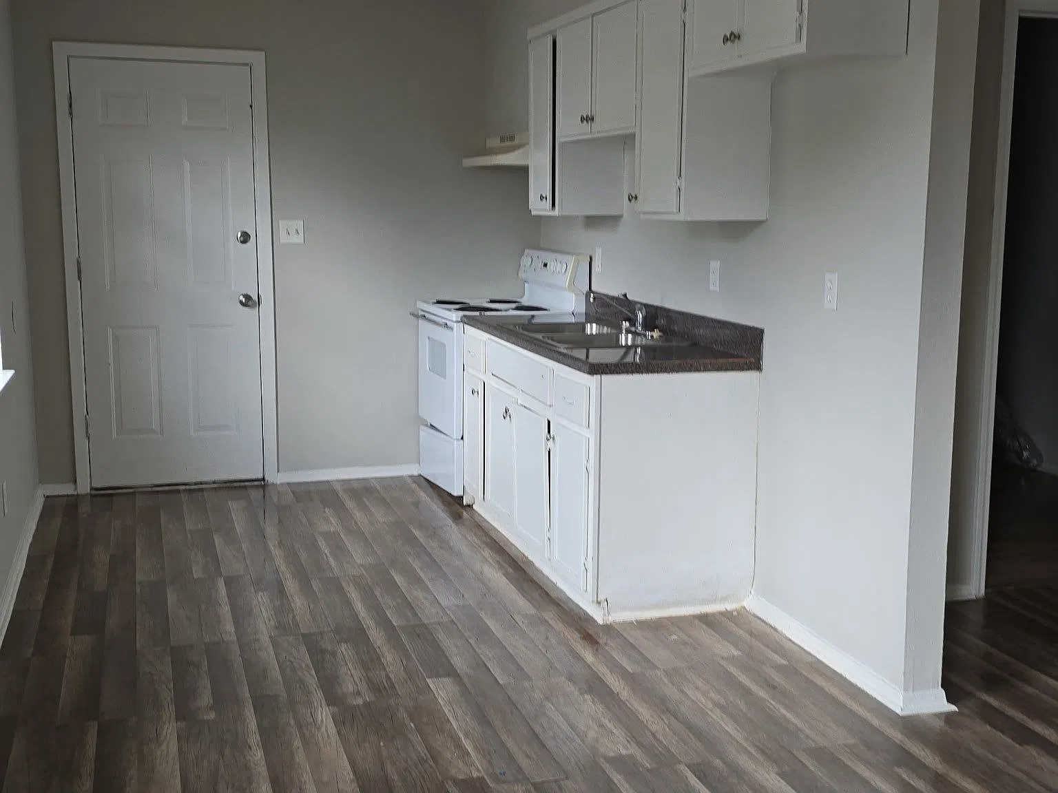 485 S Jefferson St — Photo 2
