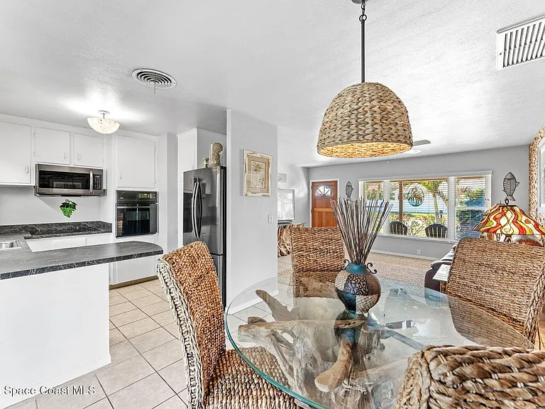 301 S Ramona Ave — Photo 10