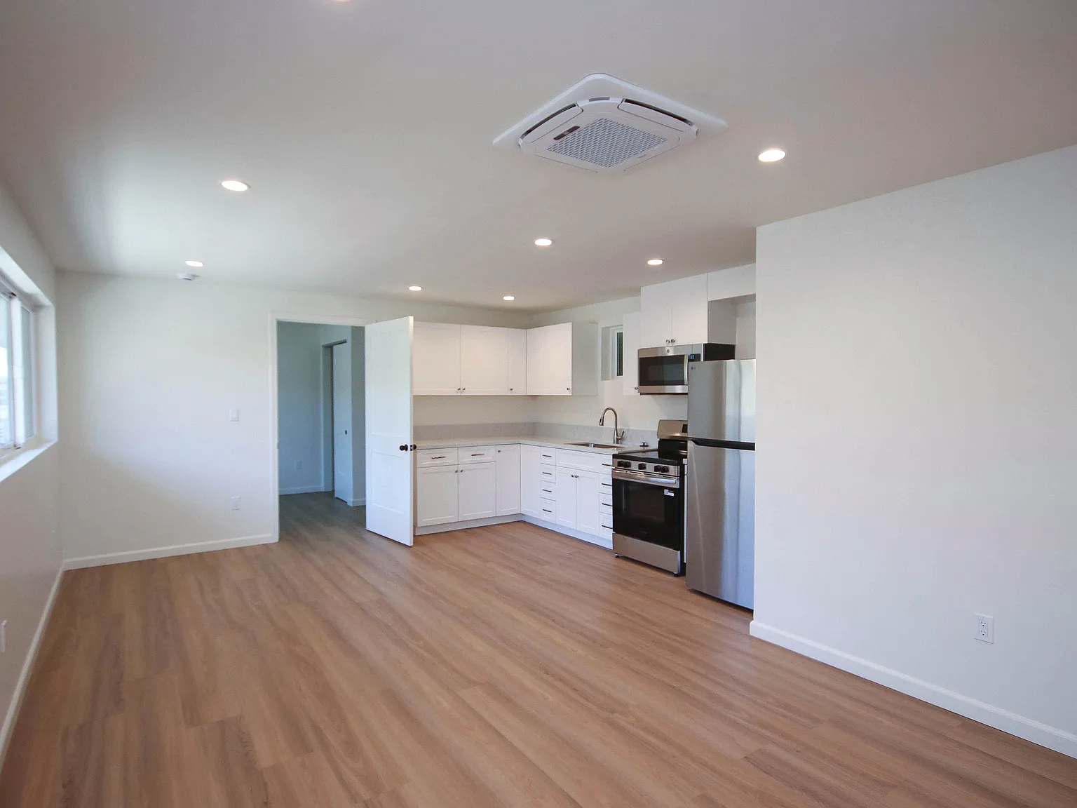 3 bed, $2,995 — Photo 3