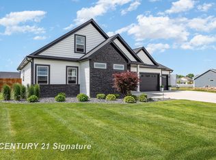 10135 Prairie View Ct, Freeland, MI 48623