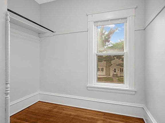 5th image of 2517 University Ave NE