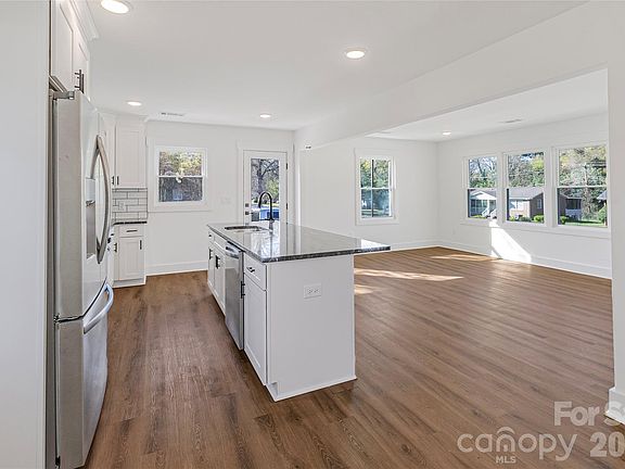 5th image of 4629 Hidden Valley Rd