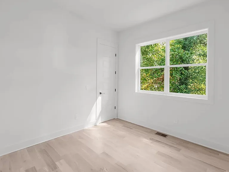 2321A Carter Ave — Photo 29