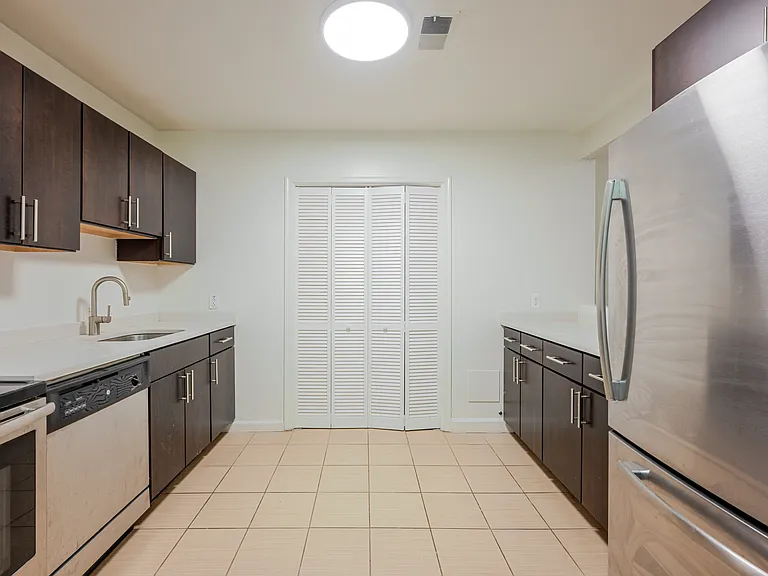 650 D St SE #2 — Photo 8