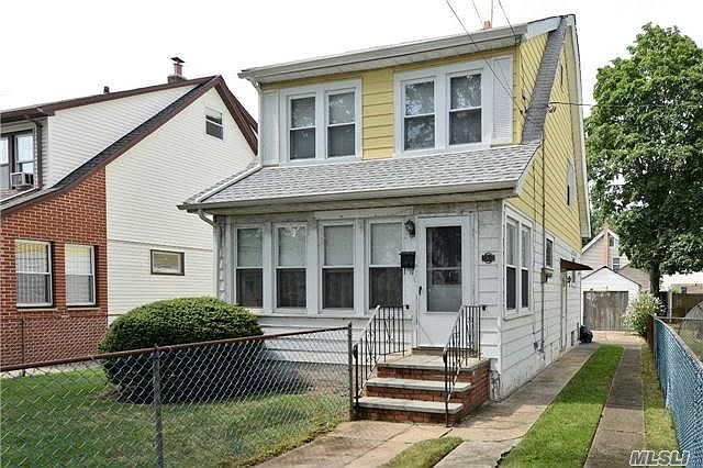 1st image of 22415 Davenport Ave