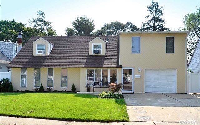 1st image of 2038 De Wolfe Pl