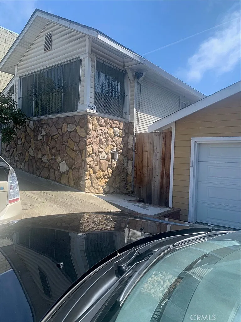 1567 La Salle Ave - Photo 1