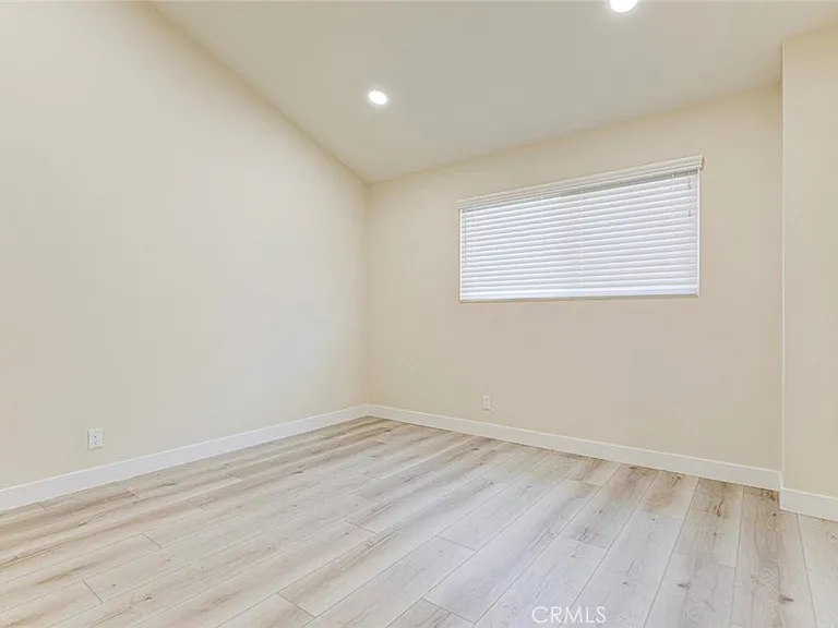 7409 Woodman Ave — Photo 27