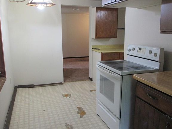5th image of 318 Mandt Pkwy #1