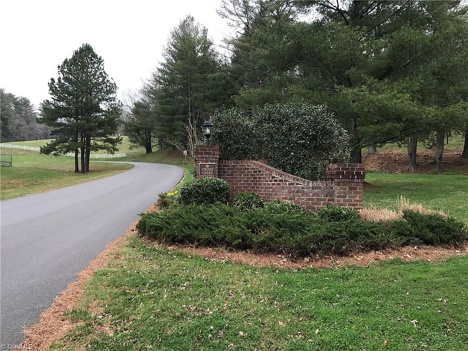 2nd image of 165 Fernbrook Pl