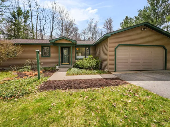 9375 Amidon Dr, Traverse City, MI 49685