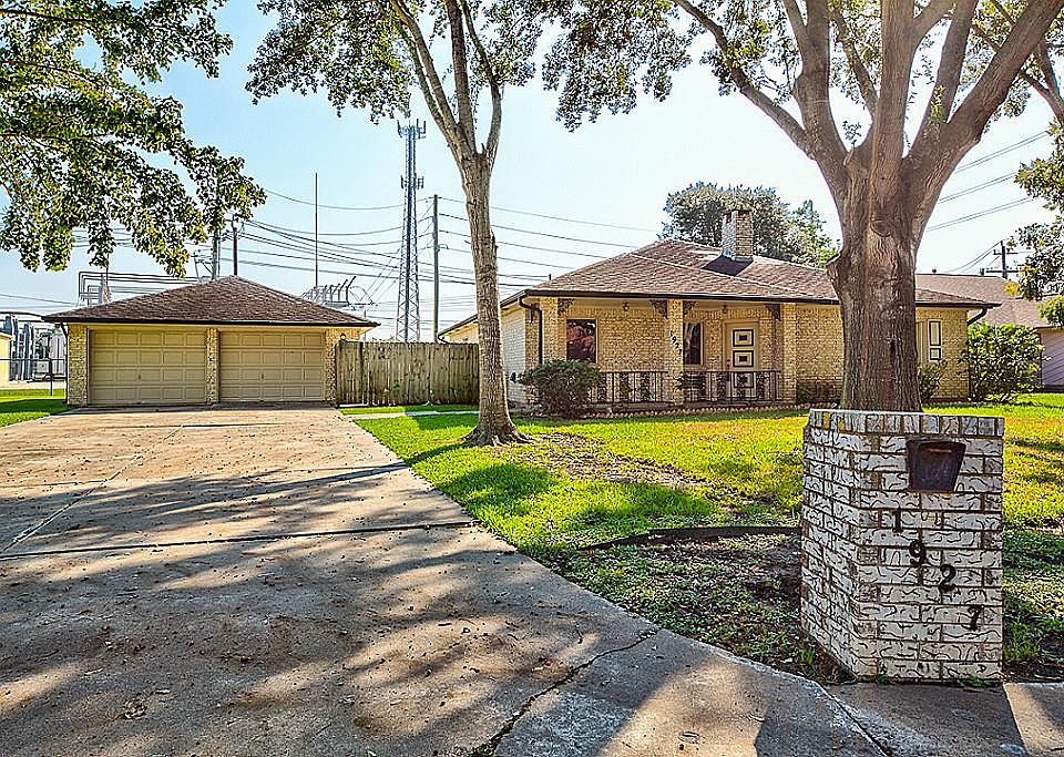 1st image of 1927 Teakwood St