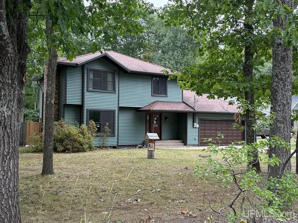 51 Stonegate Dr, Marquette, MI 49855