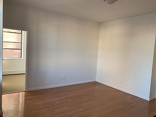 4th image of 10-50 44th Dr #3