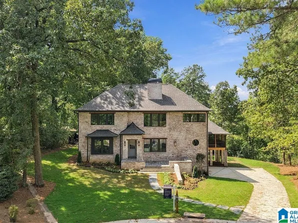 2700 Mount Royal Cir, Mountain Brk, AL 35216