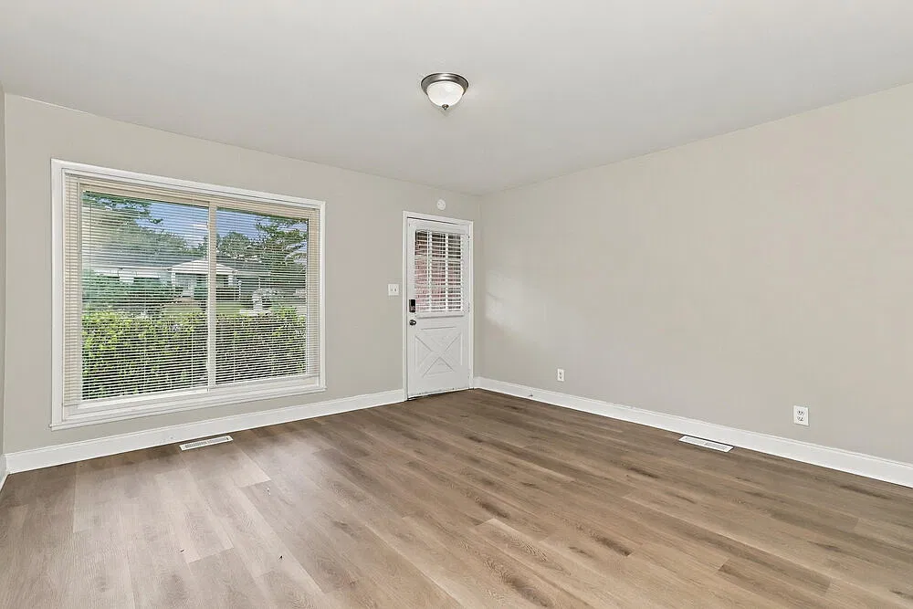 3 bed, 1.5 bath, 1241 sqft, $1,715 — Photo 3