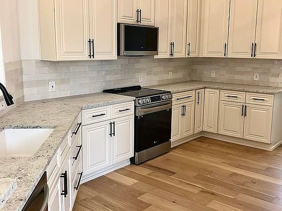 2nd image of 1507 Lady Amber Ln