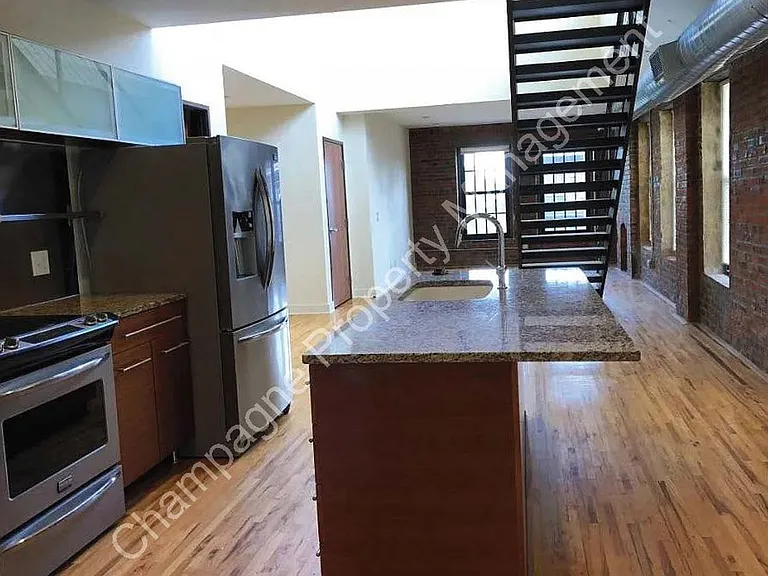 1820 Washington St — Photo 3