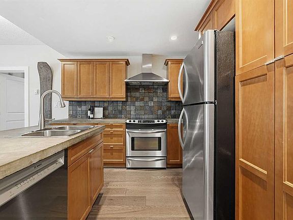 4th image of 532 S 5th Ave NE #305