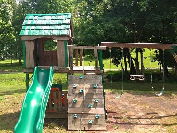 5th image of 1564 Palisades Dr