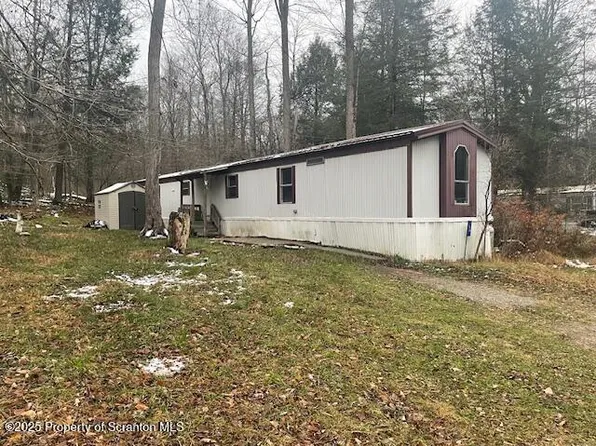 69 Robin Ln, Gouldsboro, PA 18424