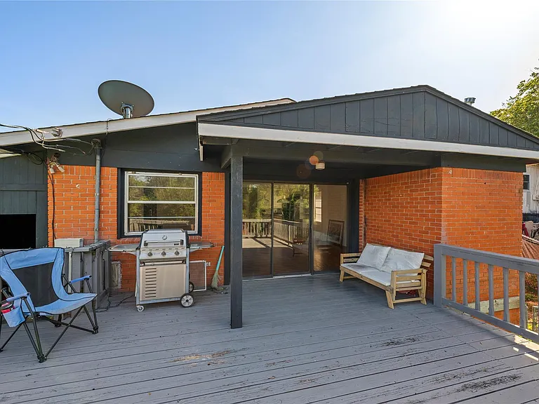 402 Philco Dr — Photo 8