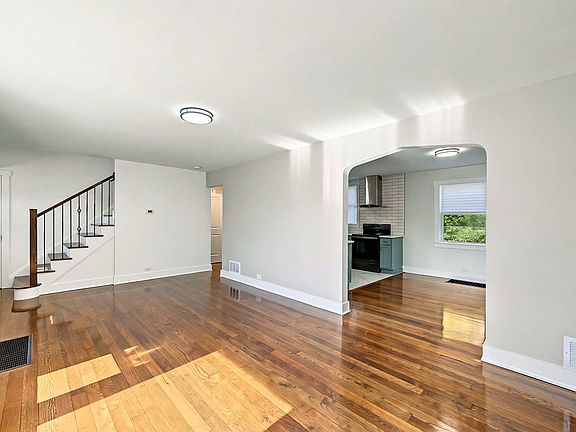 5th image of 2042 W 76th St