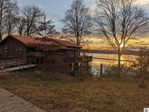 22 Edgewater Dr, Cadiz, KY 42211
