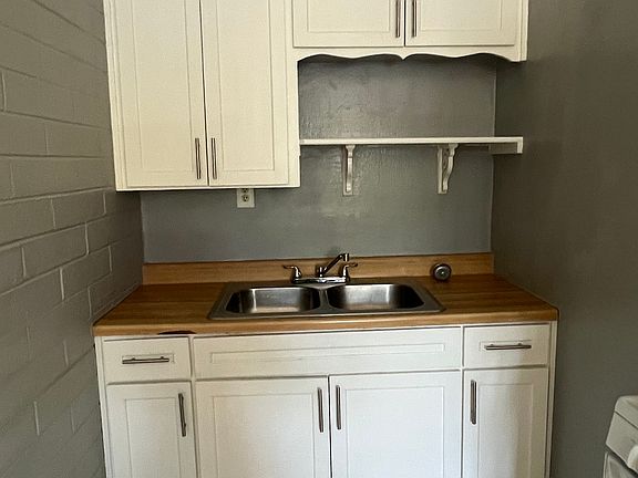 4th image of 119 W 32nd St #A
