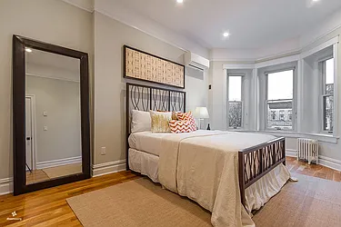 Rented by Dixon Advisory USA Inc.