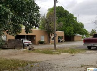 409 W Mountain St, Seguin, TX 78155