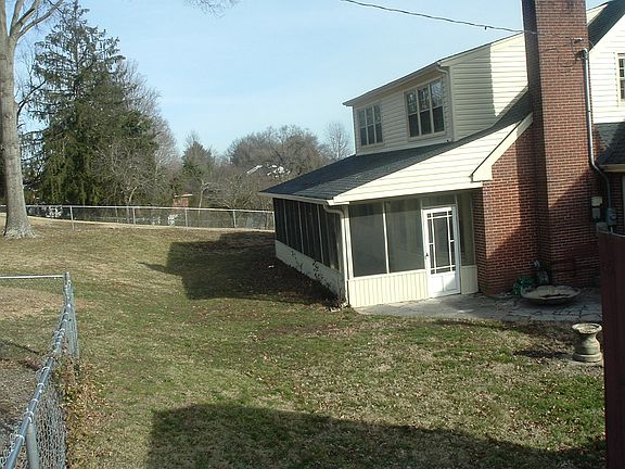 4th image of 1610 Holston Dr