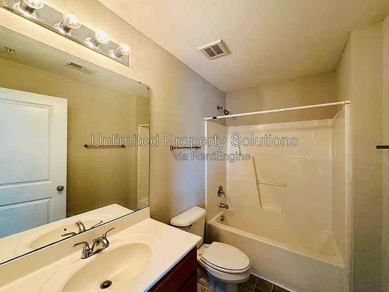 370 S Kerr Ave #306 — Photo 9