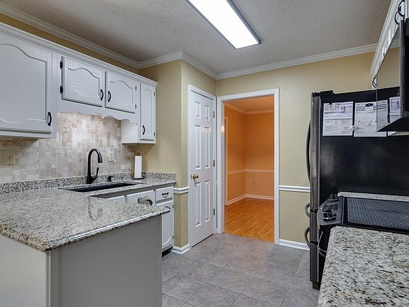 4th image of 4020 Altruria Rd