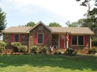 935 Poppy Dr, Clarksville, TN
