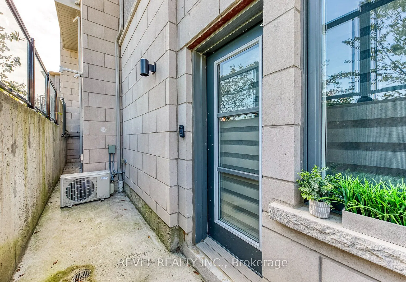 2 bed, $2,200 — Photo 4