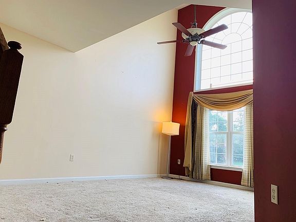 A spacious double height living room for grand feel