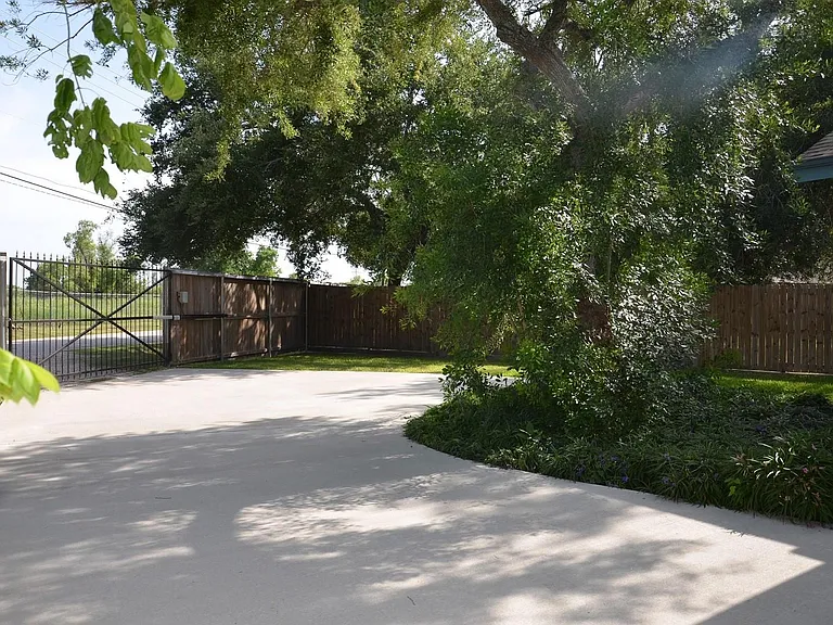 11608 Old Main Street Loop Rd — Photo 2