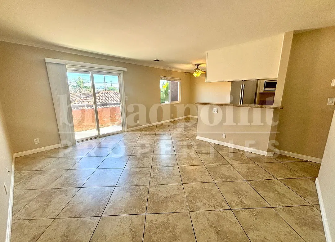 2 bed, 857 sqft, $2,600 — Photo 3
