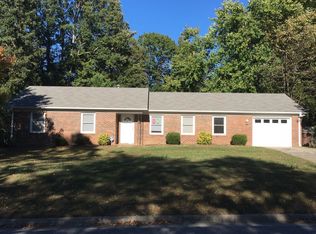 3201 Glen Hollow Rd, Greensboro, NC 27407