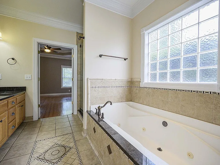 2256 Westwood Dr — Photo 15